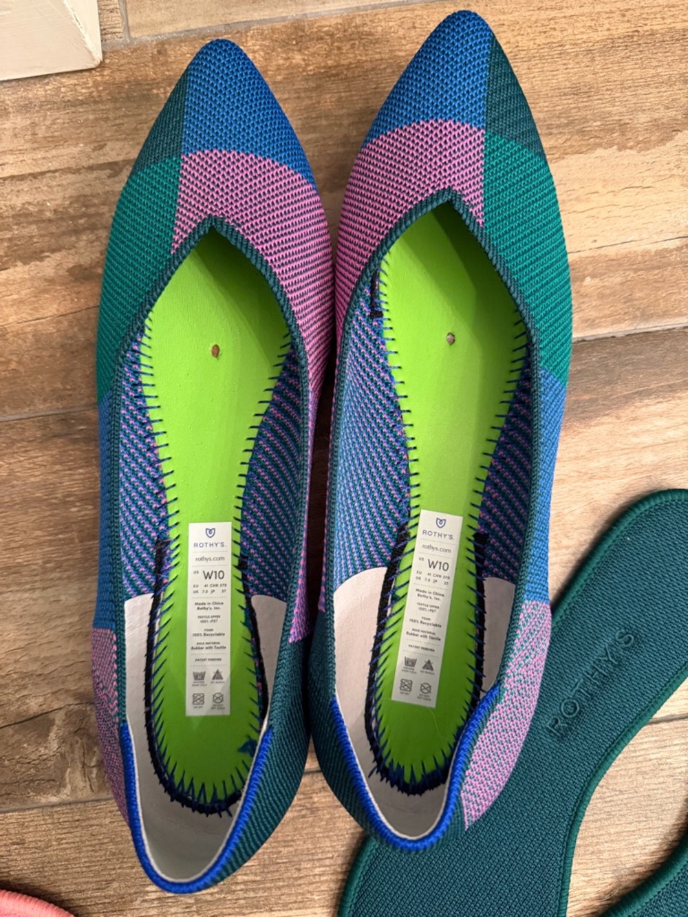Rothy’s The Point. Size 10. Green and purple pattern excellent condition